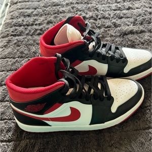 Jordan 1’s, black/white/red